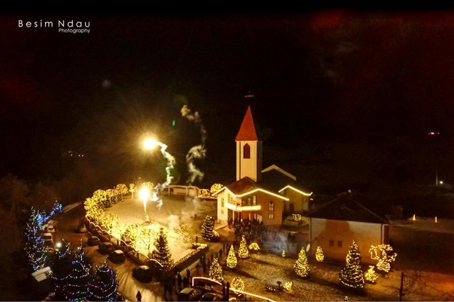 FOTO GALERI/ Dekorimi më mbresëlënës në trevat shqiptare, fshati kosovar mahnit me transformimin për festat