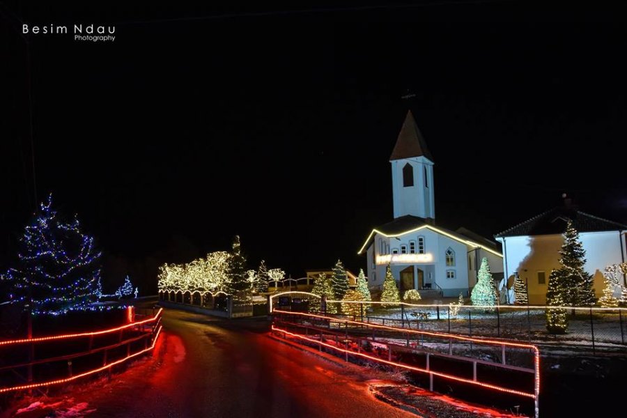 FOTO GALERI/ Dekorimi më mbresëlënës në trevat shqiptare, fshati kosovar mahnit me transformimin për festat