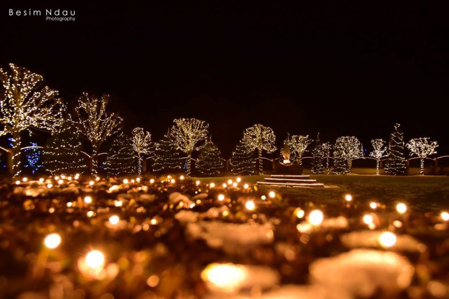FOTO GALERI/ Dekorimi më mbresëlënës në trevat shqiptare, fshati kosovar mahnit me transformimin për festat