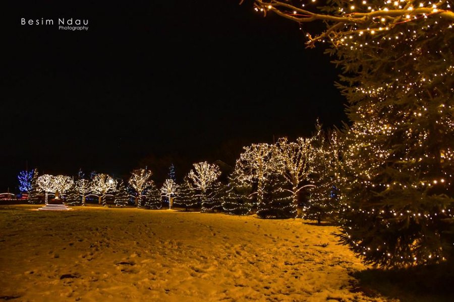 FOTO GALERI/ Dekorimi më mbresëlënës në trevat shqiptare, fshati kosovar mahnit me transformimin për festat