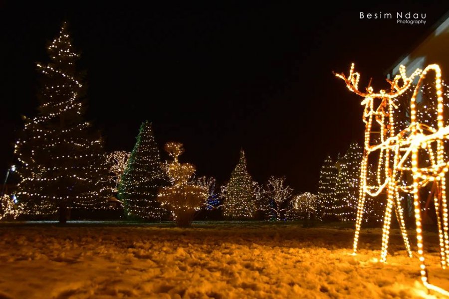 FOTO GALERI/ Dekorimi më mbresëlënës në trevat shqiptare, fshati kosovar mahnit me transformimin për festat