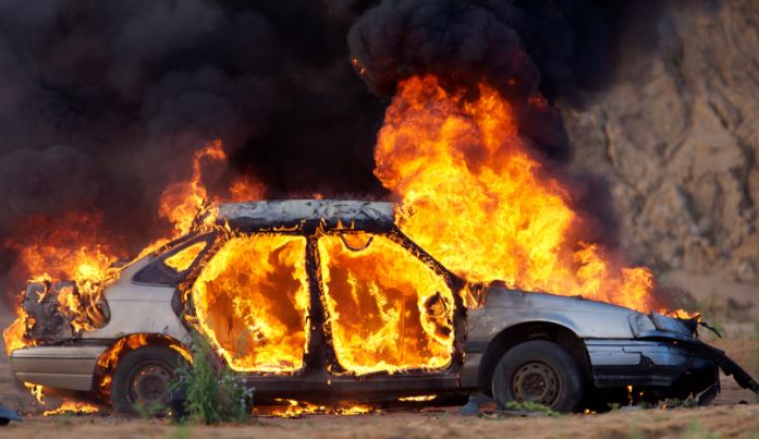 Burri djeg të gjalla dy gratë, nuk ia pëlqente e ëma