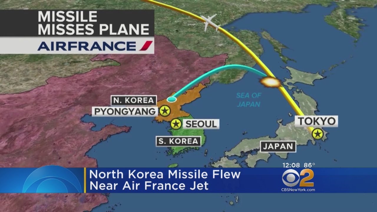 FOTO/ Lufta e 3 Botërore po afron, raketa bërthamore e Kim Jong-un kalon pranë avionit në Japoni