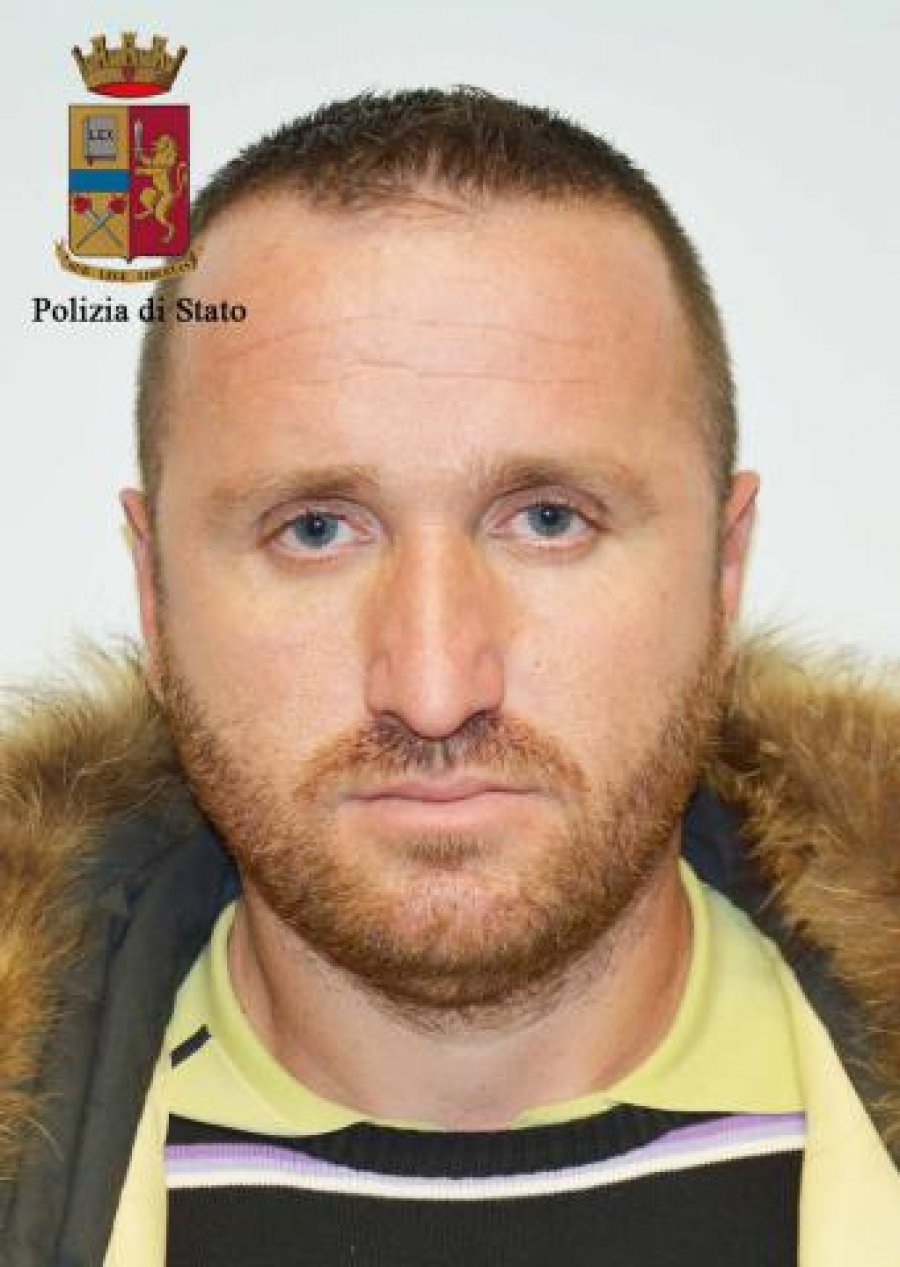 FOTO/ Arrestohen ‘skifterat’ shqiptarë, çanë murin e supermarketit për të vjedhur kasafortën