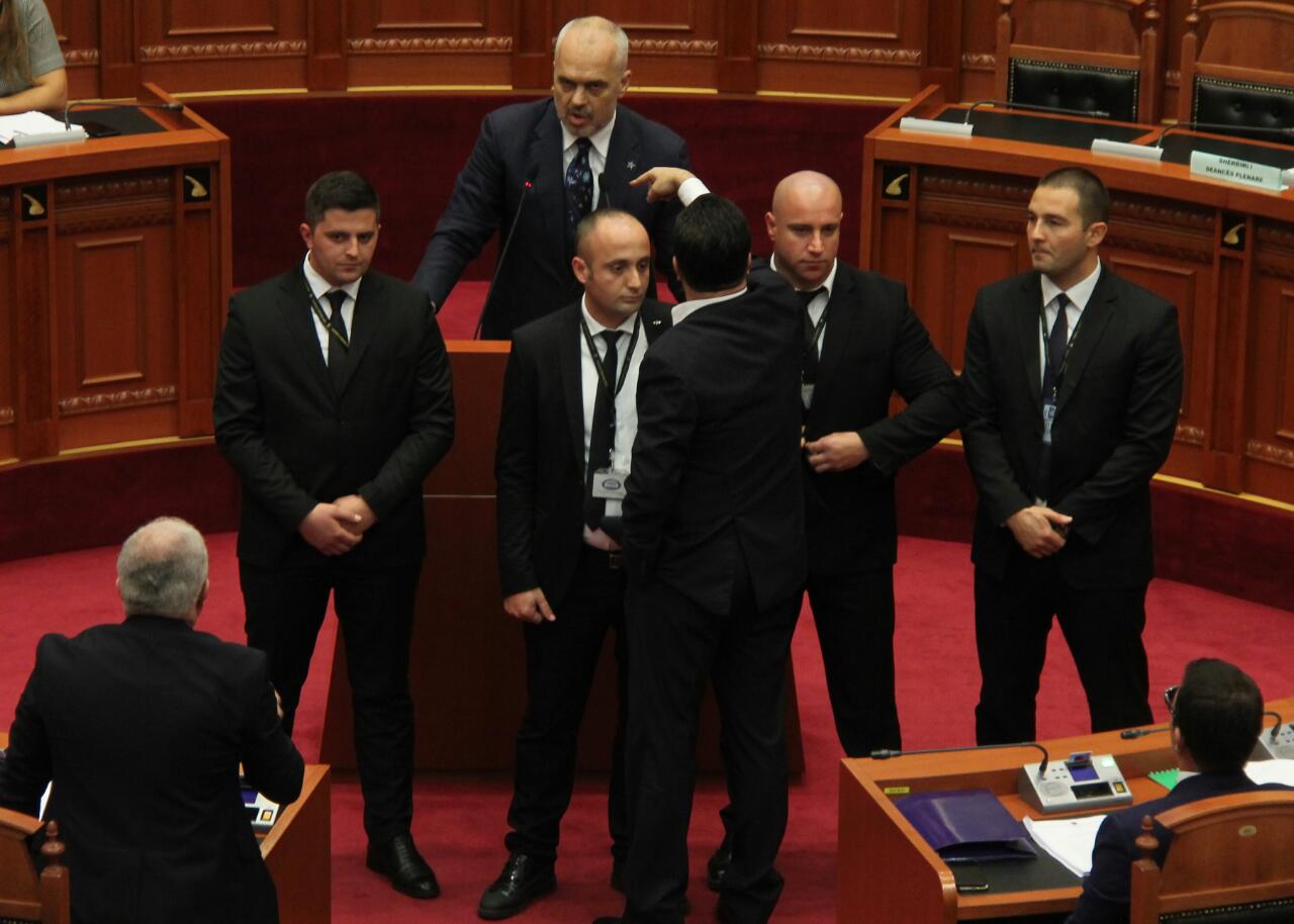 FOTO/ Përplasje në Foltore, Rama: Nga cili pyll dole, Noka: Nga pylli satëme