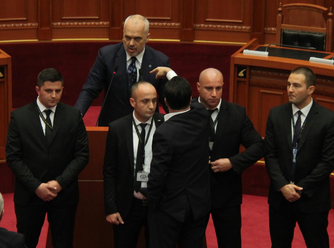 FOTO/ Përplasje në Foltore, Rama: Nga cili pyll dole, Noka: Nga pylli satëme