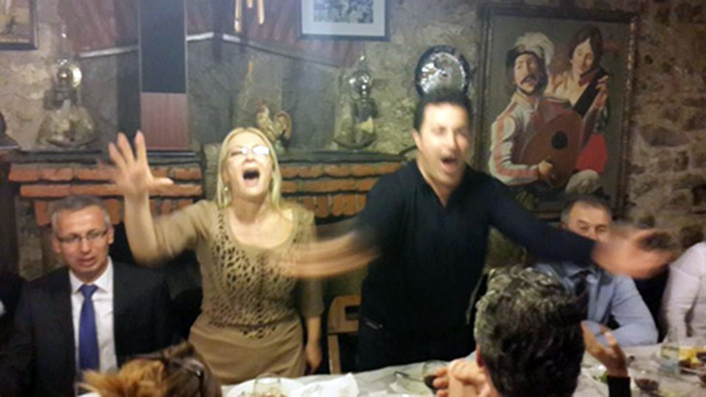 SKANDAL & DOKUMENTE/ Babagjyshi “dhuratë” Niko Peleshit një drekë 4.6 milionë lekëshe me “gazetarët e bujqësisë”