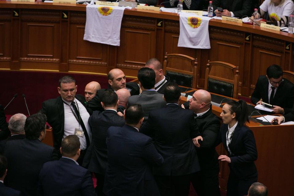 FOTO GALERI/ Basha: Protestë si në çdo vend europian, Shqipëria pa sesi ndalet një autokrat i lidhur me krimin