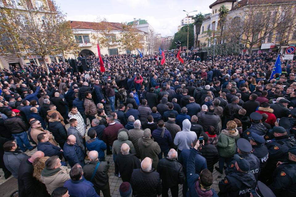 FOTO GALERI/ Basha: Protestë si në çdo vend europian, Shqipëria pa sesi ndalet një autokrat i lidhur me krimin