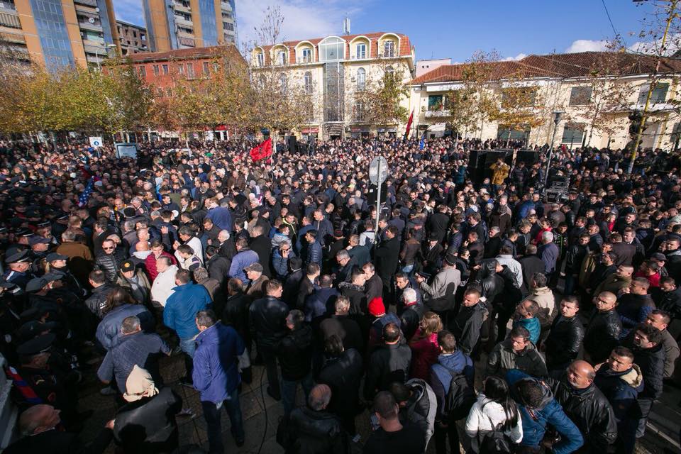 FOTO GALERI/ Basha: Protestë si në çdo vend europian, Shqipëria pa sesi ndalet një autokrat i lidhur me krimin