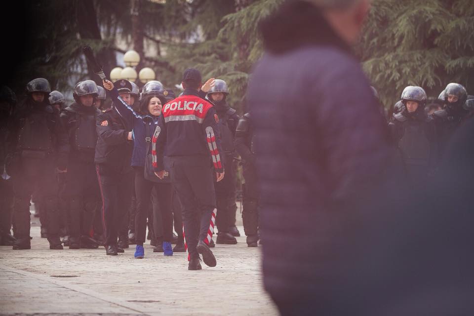 FOTO GALERI/ Basha: Protestë si në çdo vend europian, Shqipëria pa sesi ndalet një autokrat i lidhur me krimin