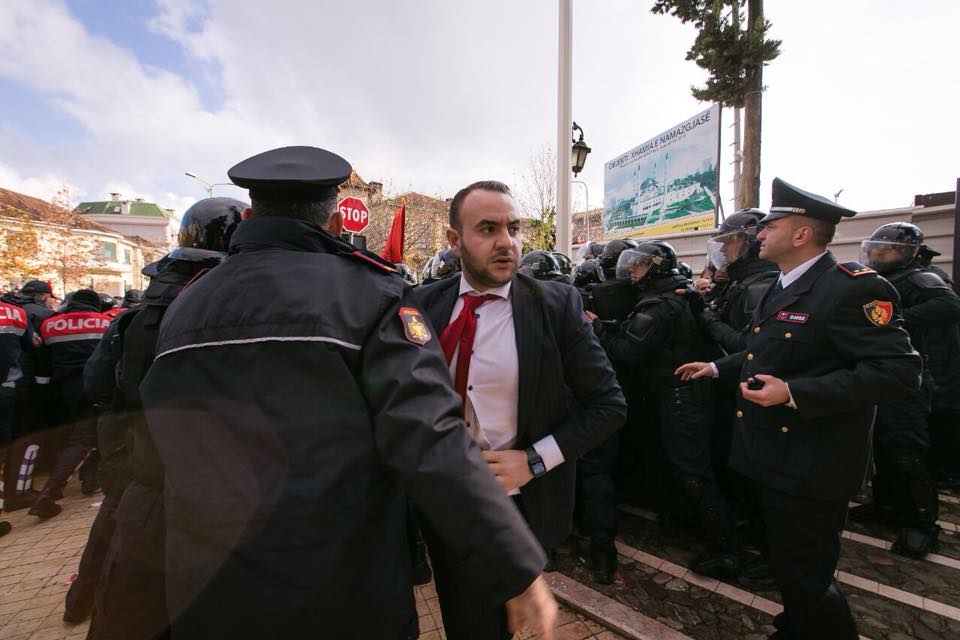 FOTO GALERI/ Basha: Protestë si në çdo vend europian, Shqipëria pa sesi ndalet një autokrat i lidhur me krimin