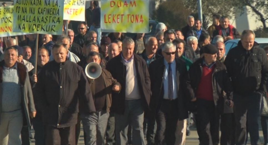 Një vit paga dhe sigurime të prapambetura, nafëtarët e Ballshit dalin sërish në protestë