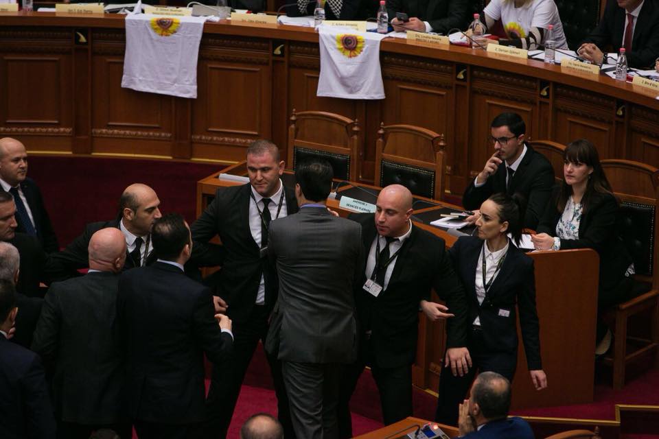 FOTO GALERI/ Basha: Protestë si në çdo vend europian, Shqipëria pa sesi ndalet një autokrat i lidhur me krimin