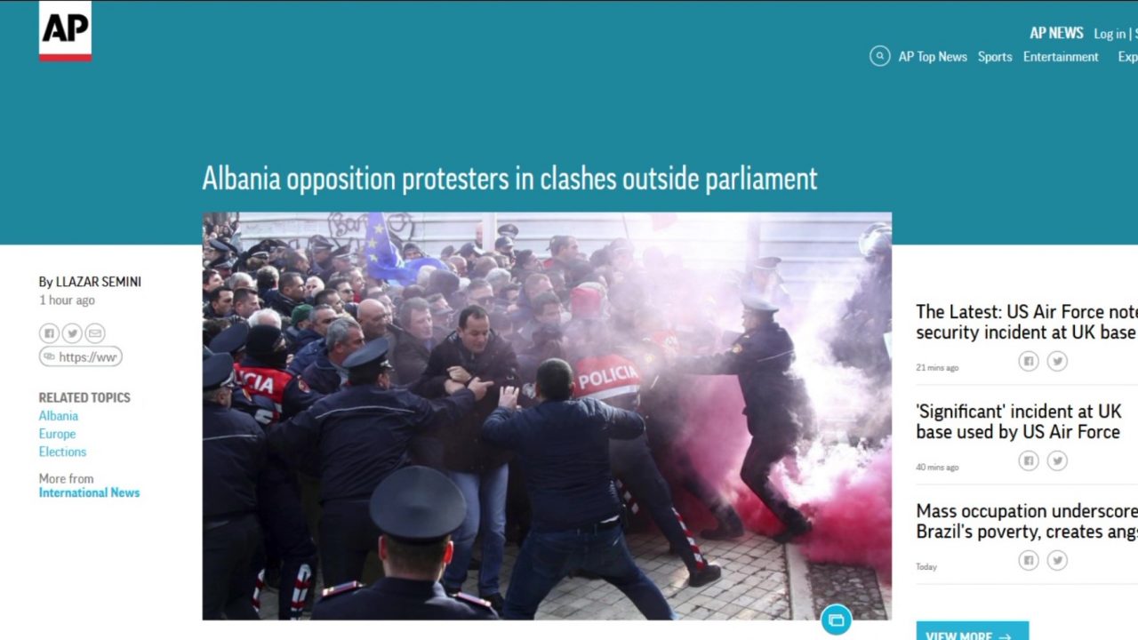 FOTO GALERI/ Protesta e opozitës jehonë në mediat ndërkombëtare: Protestuesit përplasen me policinë