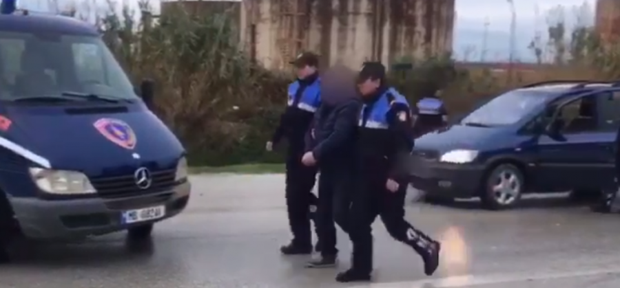 VIDEO/ Policia filmon arrestimin e 51 vjeçarit në Vlorë, e kishte Opelin plot me drogë