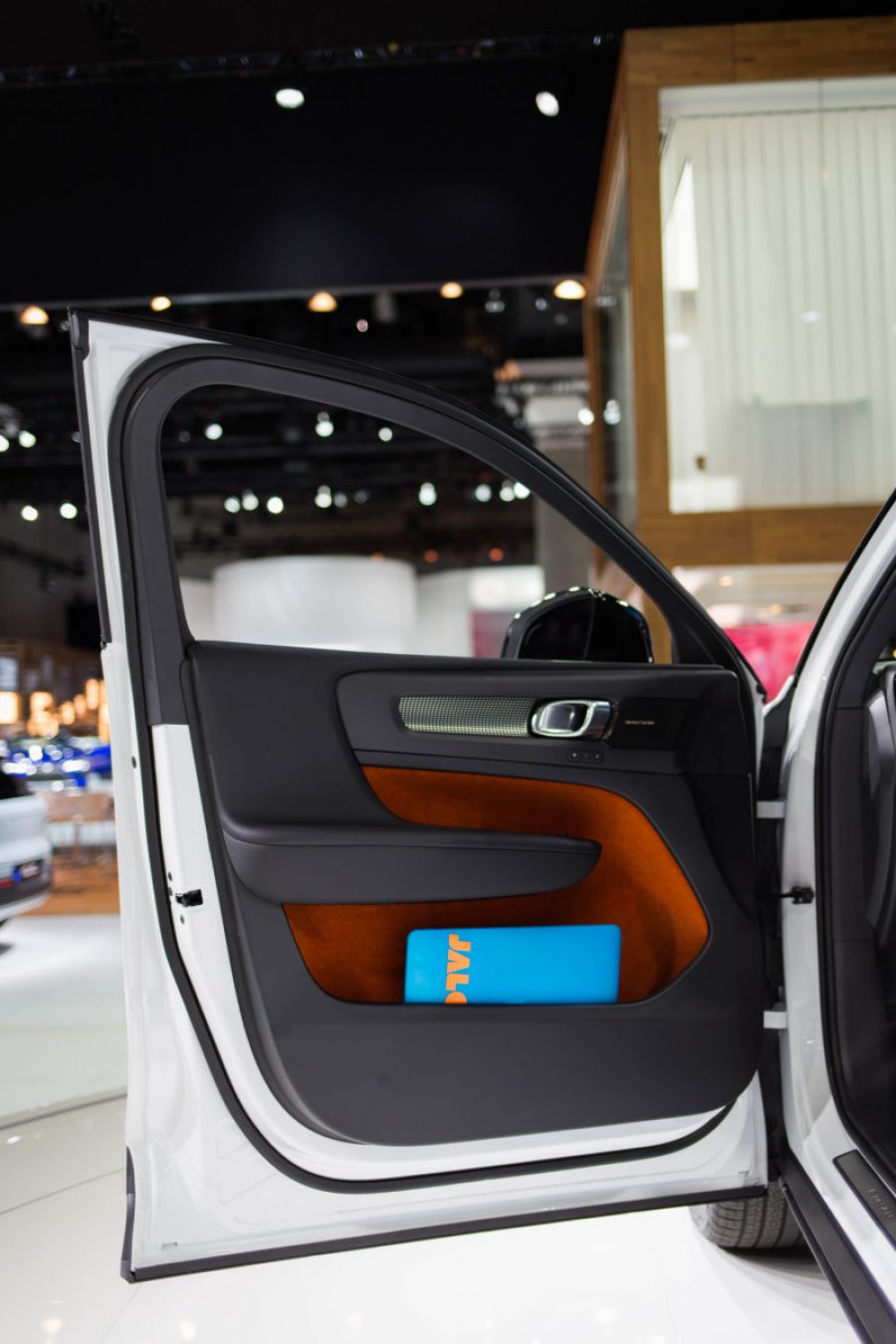 FOTO GALERI/ Mrekullia e Volvos, modeli XC40 ja kalon edhe Audit e BMW-së, ja arsyeja…