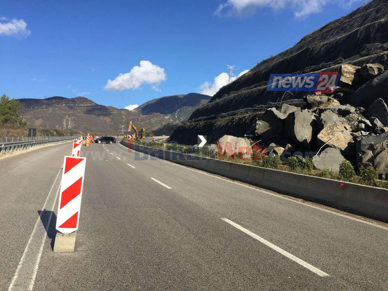 FOTO GALERI/ Shkëputja e masivit shkëmbor, specialistët e ARSH zbarkojnë në terren, ja sa zgjat bllokimi i autostradës së Elbasanit…