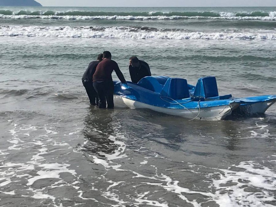 FOTO/ Rrezikonin të mbyteshin, Policia Kufitare shpëton dy peshkatarë në Zvërnec