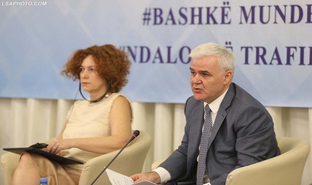 Takim Vlahutin-Xhafaj, ambasadorja dhe ministri 45 minuta kokë më kokë