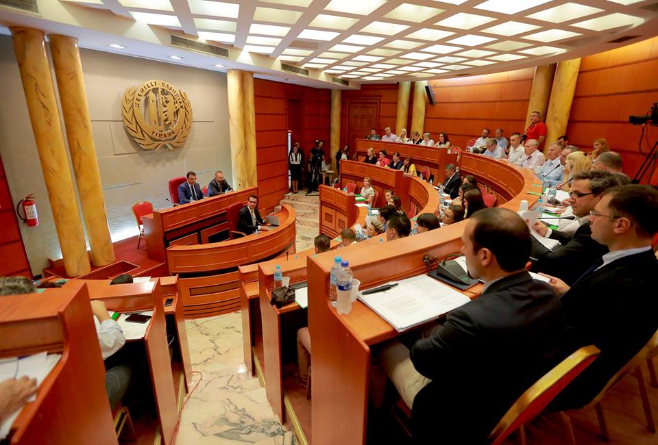 AS PARË AS DËGJUAR/ Erion Veliaj e bën edhe këtë, padit këshilltarin e PD: Mu turbullua gjendja shpirtërore…