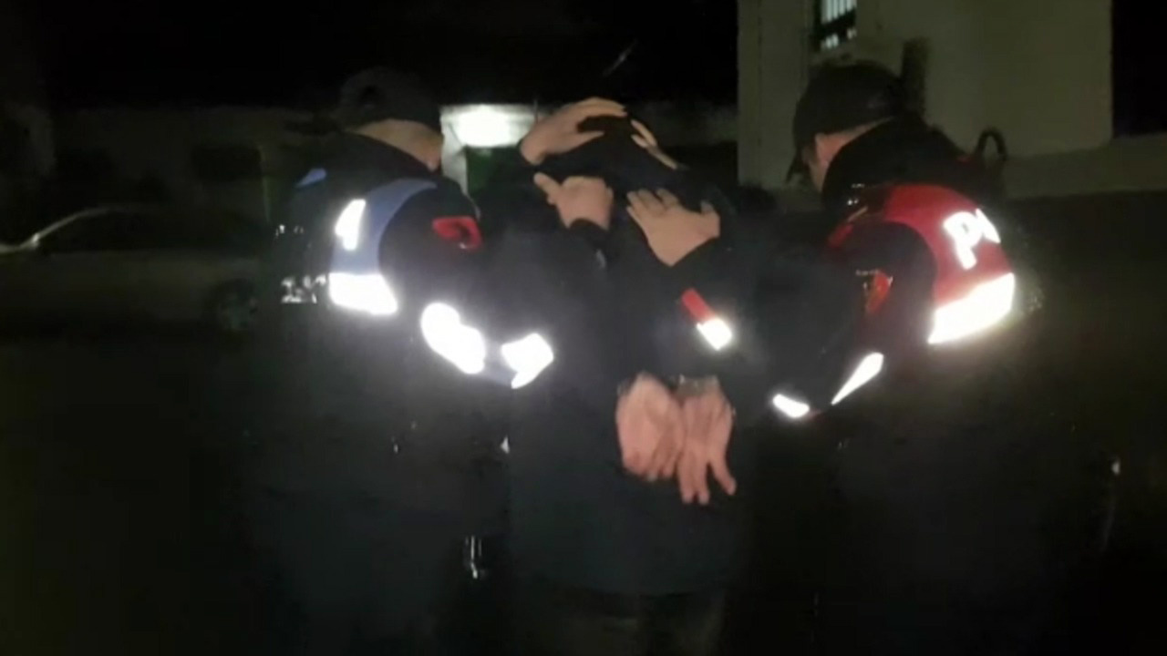 VIDEO & EMRAT/ Elbasan, prangoset personi me tre identitete, i dënuar në Itali me 6.5 vjet burg