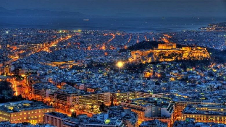 EMRI/ Athinë, shqiptari hidhet nga hoteli, i gjendet një çantë e mbushur me para