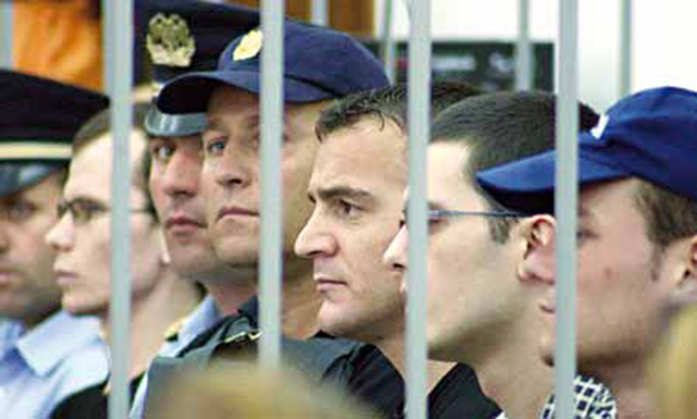 EMRI/ Sulmi me armë, qëllohet shtëpia e anëtarit të Bandës së Lushnjes – Ja dëshmia e gruas…