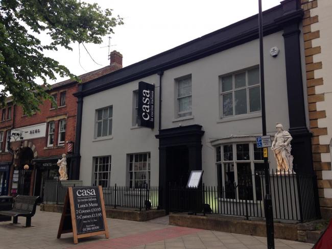 FOTO/ Angli, arrestohen 4 shqiptarë, ja pse do të gjobitet edhe restoranti