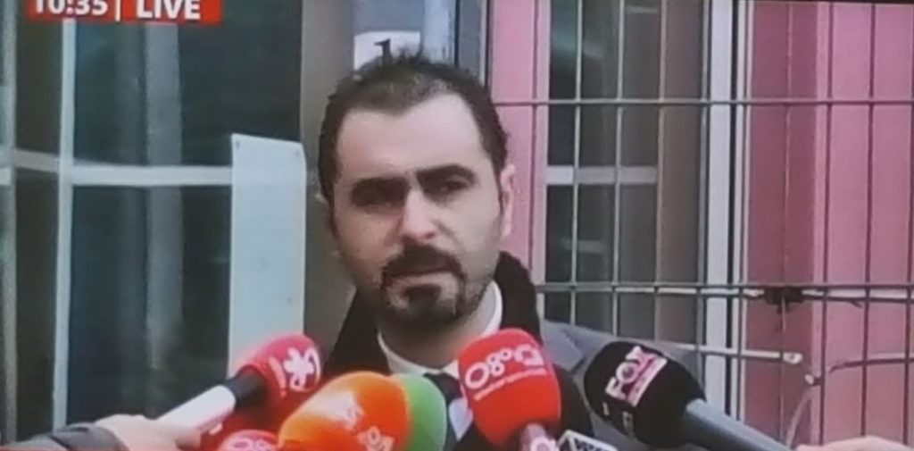 Dritan Gina lë prokurorinë e Elbasanit dhe lëshon një ironi: U bë për të thënë “Shqipëri hesapi”