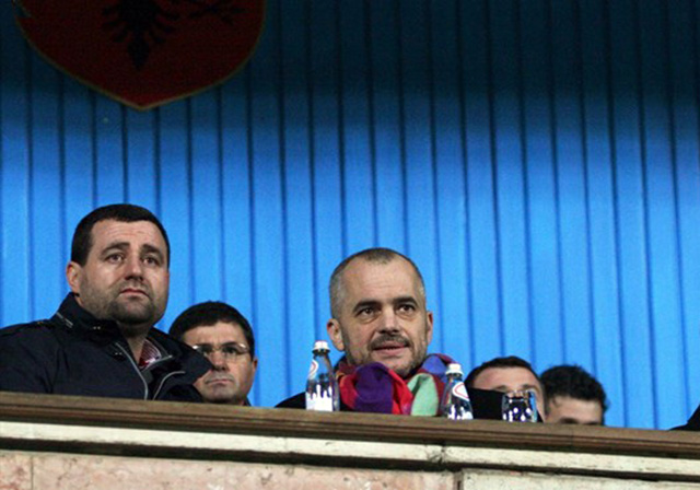 Bllokohen llogaritë e mikut të Edi Ramës, Tatimet do verifikojnë transaksionet financiare