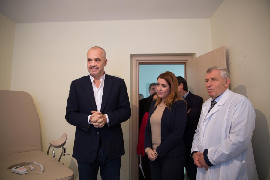 VIDEO/ Edi Rama e inauguroi pak ditë më parë, digjet “për të shtatat” qendra shëndetësore në Laprakë