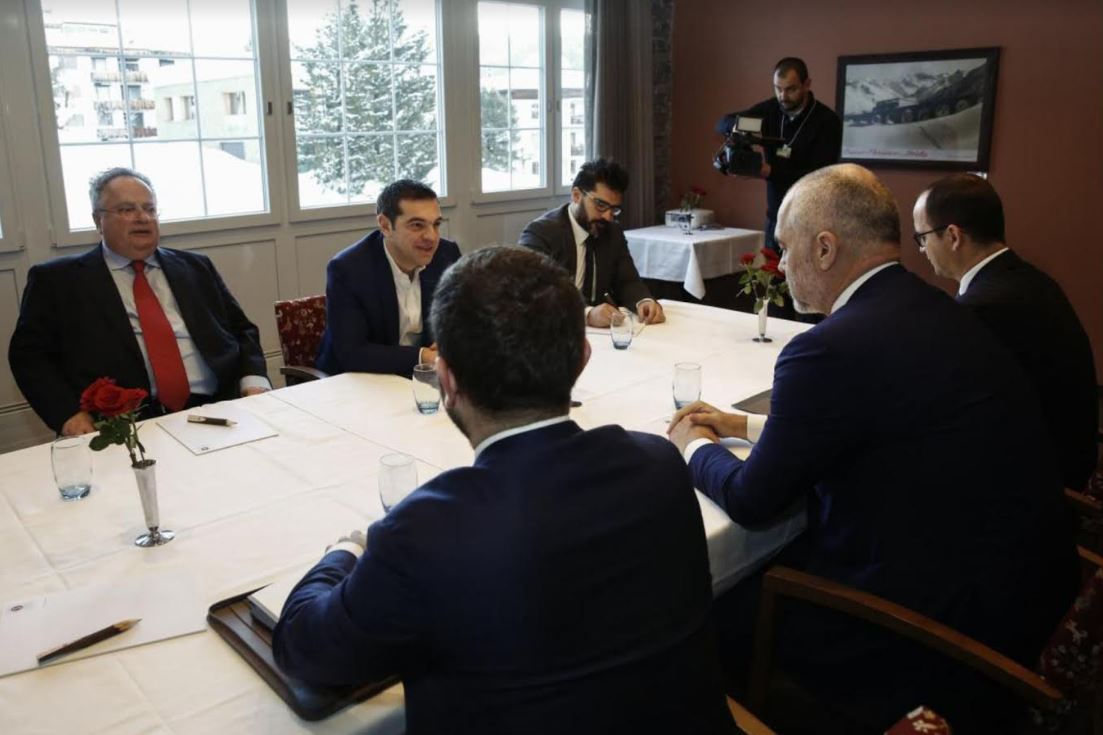 VIDEO/ Davos,  Rama takohet me Tsipras, në fokus bisedimet e Korçës