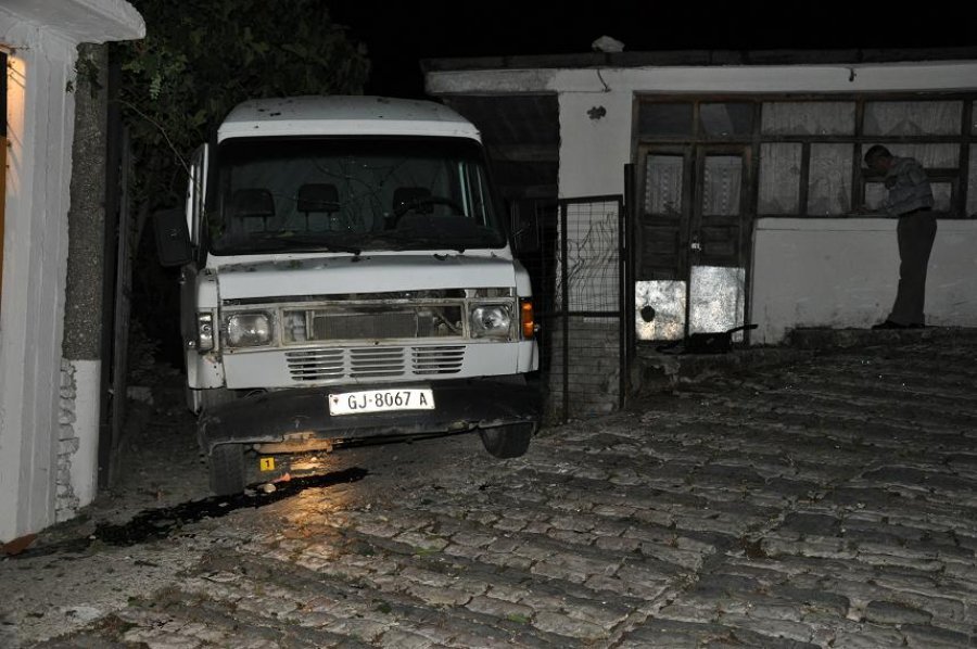 VIDEO & EMRI/ Gjirokastër, atentat me tritol në shtëpi, plagoset 34-vjeçari