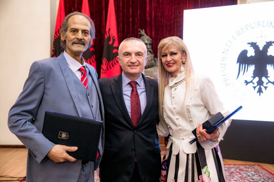 FOTO GALERI Presidenti Ilir Meta jep “Nderi i Kombit” për valltarët, Rexhep Çeliku dhe Liljana Cingu