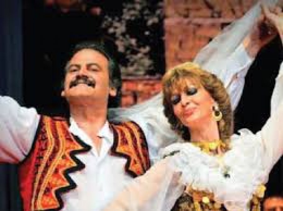 FOTO GALERI Presidenti Ilir Meta jep “Nderi i Kombit” për valltarët, Rexhep Çeliku dhe Liljana Cingu