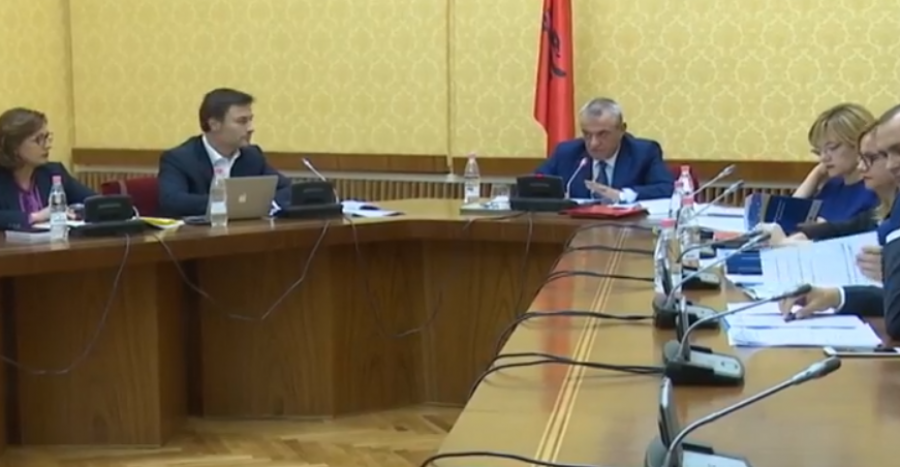 Mblidhet Këshilli i Mandateve, PS shtyn ndryshimin e ligjit për (mos)arrestimin e deputetëve