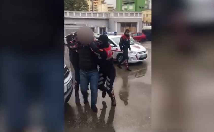 VIDEO & EMRI/ Tiranë arrestohet tritolvënësi, i dënuar edhe si trafikant droge