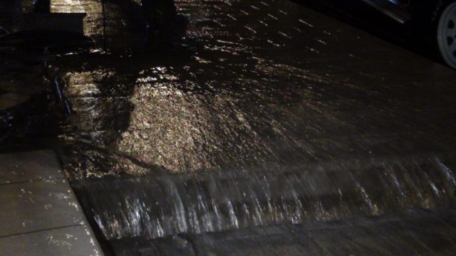 FOTO GALERI/ Librazhd, çahen tubacionet e një HEC-i privat, përmbyten lagjet dhe varrezat