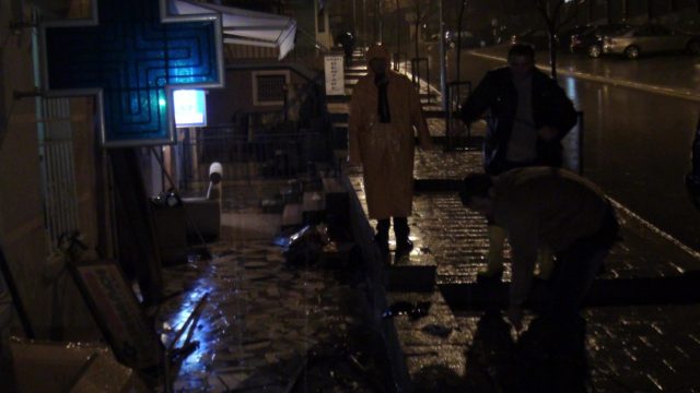 FOTO GALERI/ Librazhd, çahen tubacionet e një HEC-i privat, përmbyten lagjet dhe varrezat