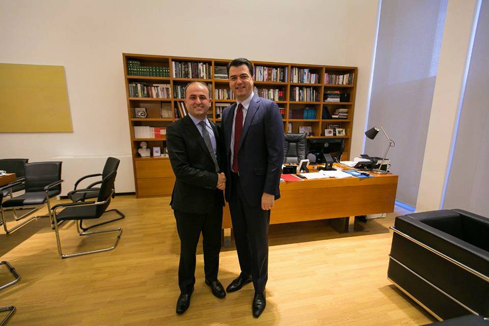 Kreu i PD në Britani të Madhe: Protesta e opozitës e mirëpritur, të rijnë shqiptarë preferojnë të qëndrojnë në kampe, veç të mos kthehen në Shqipëri