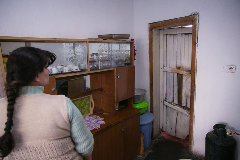 FOTO GALERI/ Mesazhi i fortë i Lulzim Bashës – Fotot e mjerimit, lufta për bukën e gojës