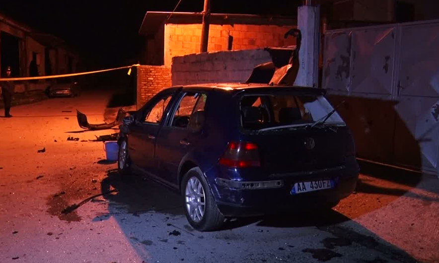 FOTO/ Lushnjë, eksploziv makinës së të riut në derë të shtëpisë