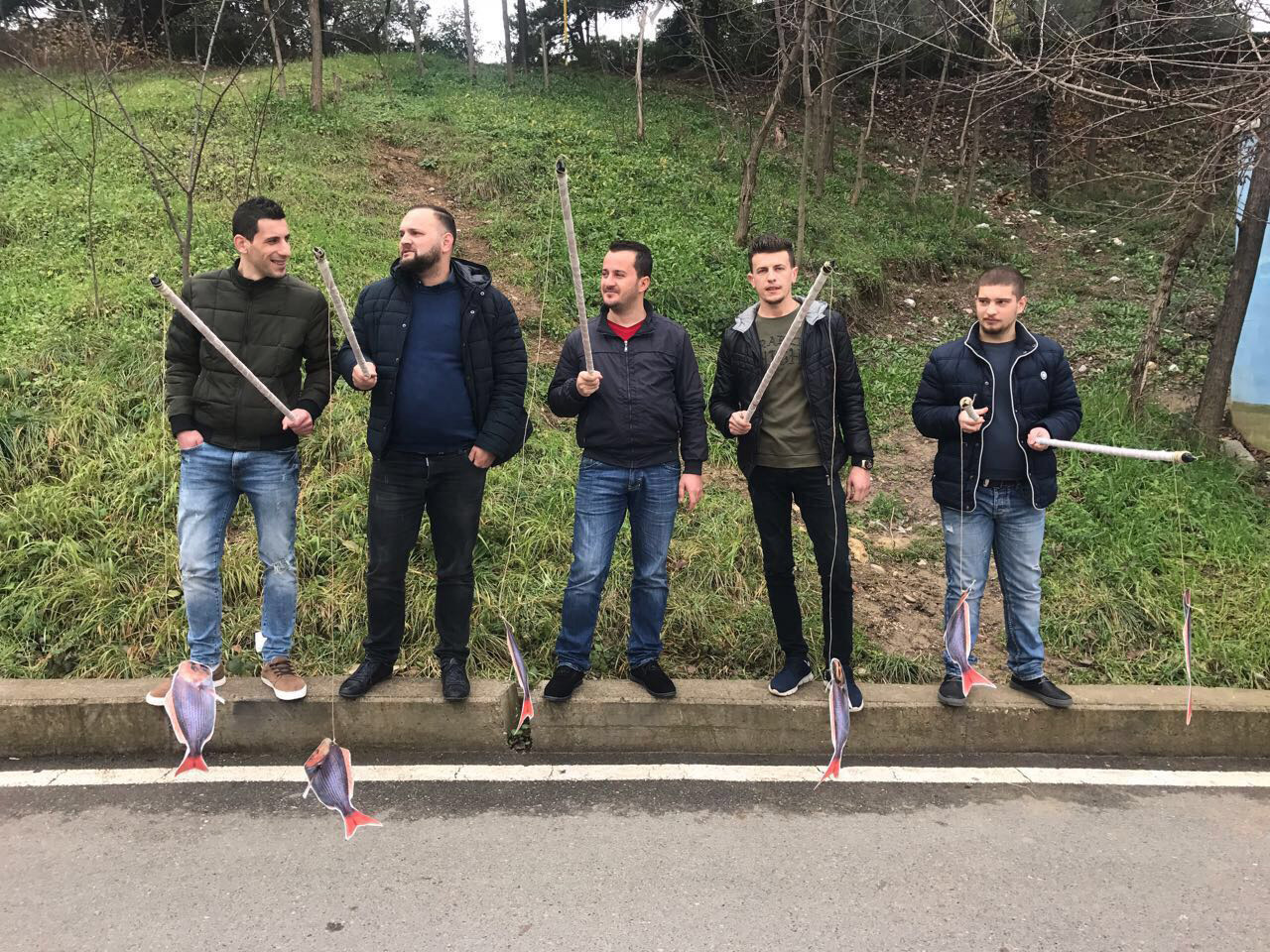 VIDEO & FOTO GALERI/ Te “dera” e Asamblesë së PS, fillon sezoni i gjuetisë së “peshqve të mëdhenj”