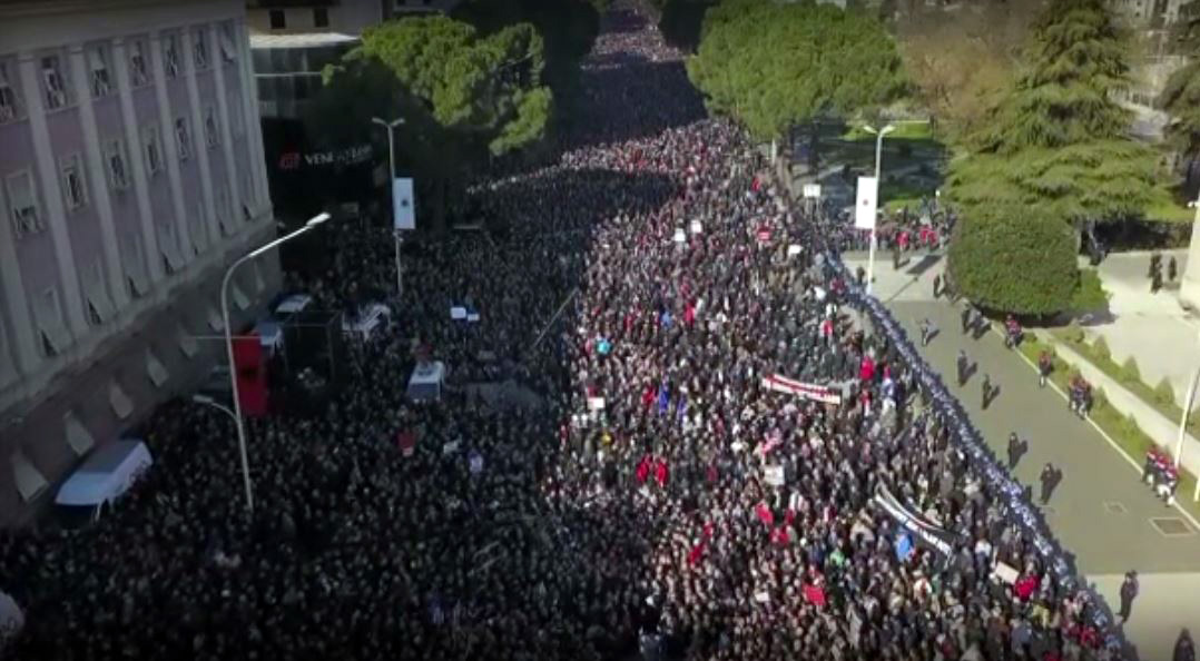 VIDEO LAJM/ Pamjet me dron të protestës madhështore të opozitës sot