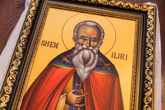 FOTO GALERI/ Mitropoliti i Korçës dhuratë Presidentit Ilir Meta, portretin e Sheh Ilirit