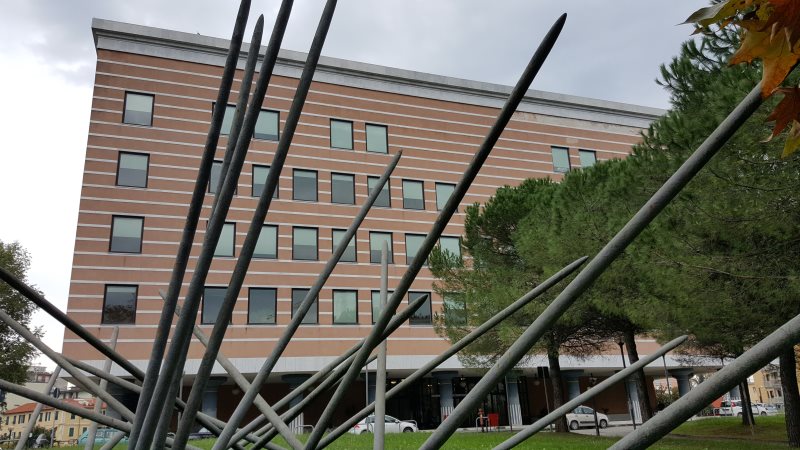 ARSYEJA/ Itali, e lyer me benzinë dhe me çakmak në dorë, shqiptarja alarmon gjykatën: Do digjem!