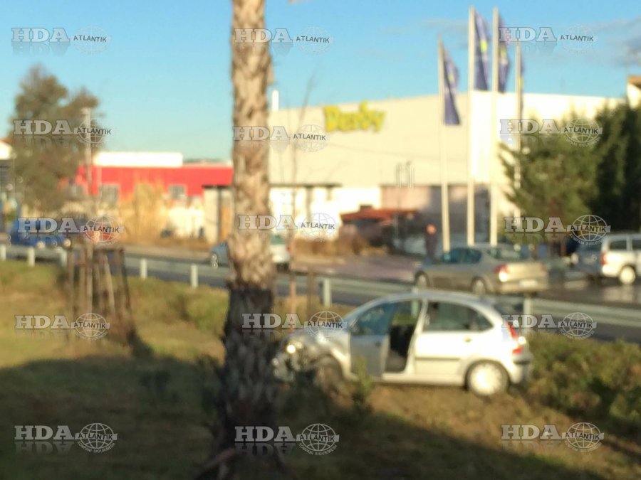 FOTO GALERI/ Tjetër aksident në autostradën Tiranë – Durrës, përplasen midis tyre 4 automjete