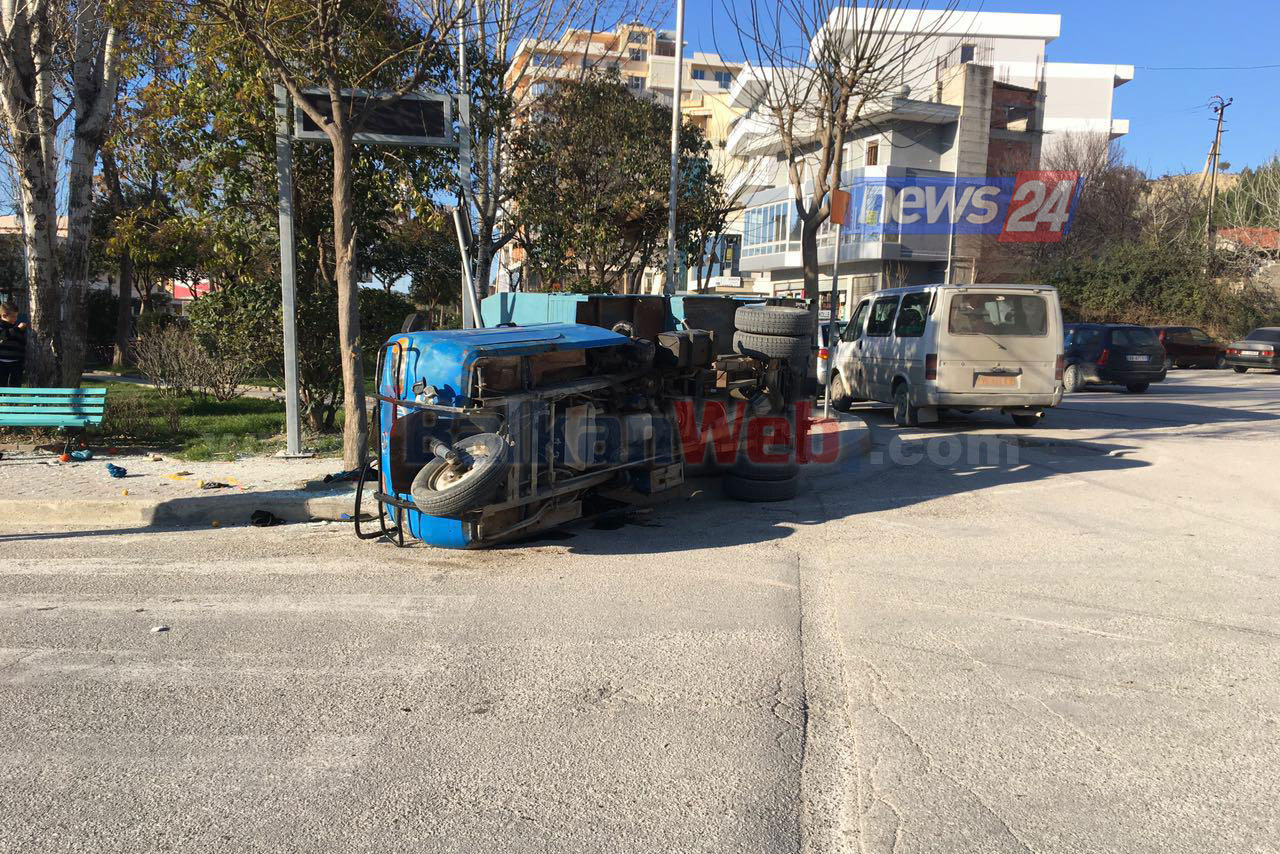 FOTO GALERI/ Vlorë, kamionçina përmbyset në rrugë, dy të plagosur