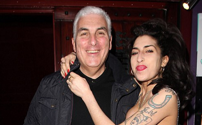 Amy Winehause e vdekur, rishfaqet ne Kent dhe viziton te atin